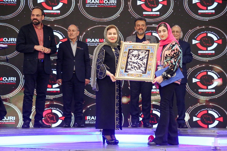 مریم حسینی حایز چکاوک سیمین در سیزدهمین جشنواره ملی سعدی